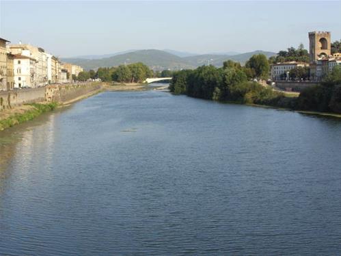 fiume_Arno-Firenze.jpg