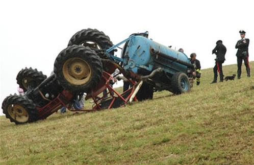 trattore-ribaltato-BIG-2-2.jpg